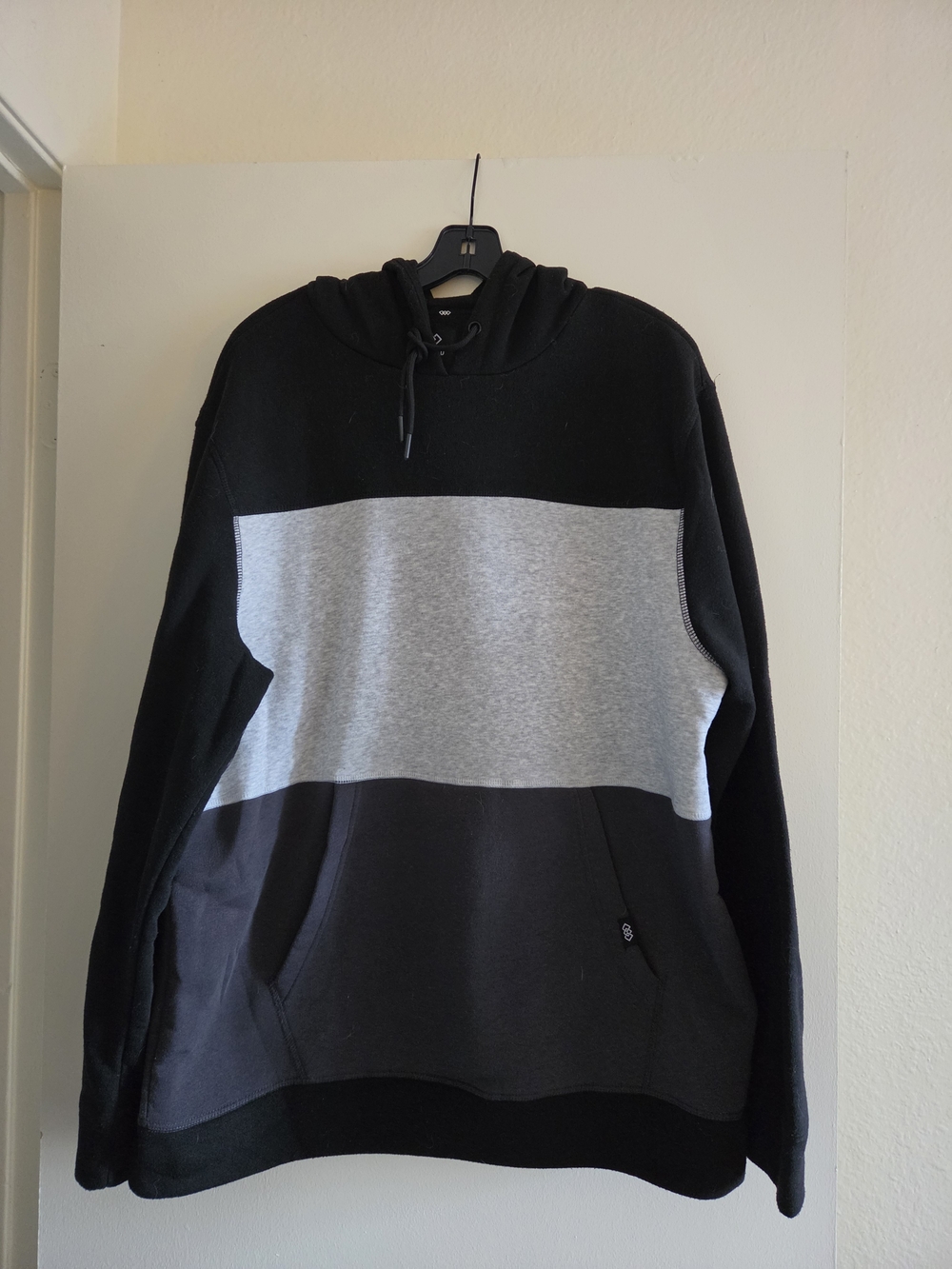 Men's Black & Light Gray Colorblock Pullover Hoodie